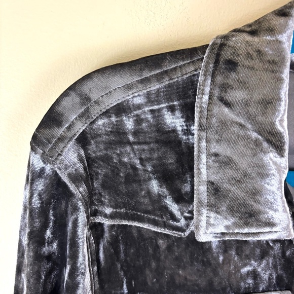 NWT OAT NY Contemporary Grey Velvet Western Style Cropped Snap Shirt Size M - Picture 6 of 15